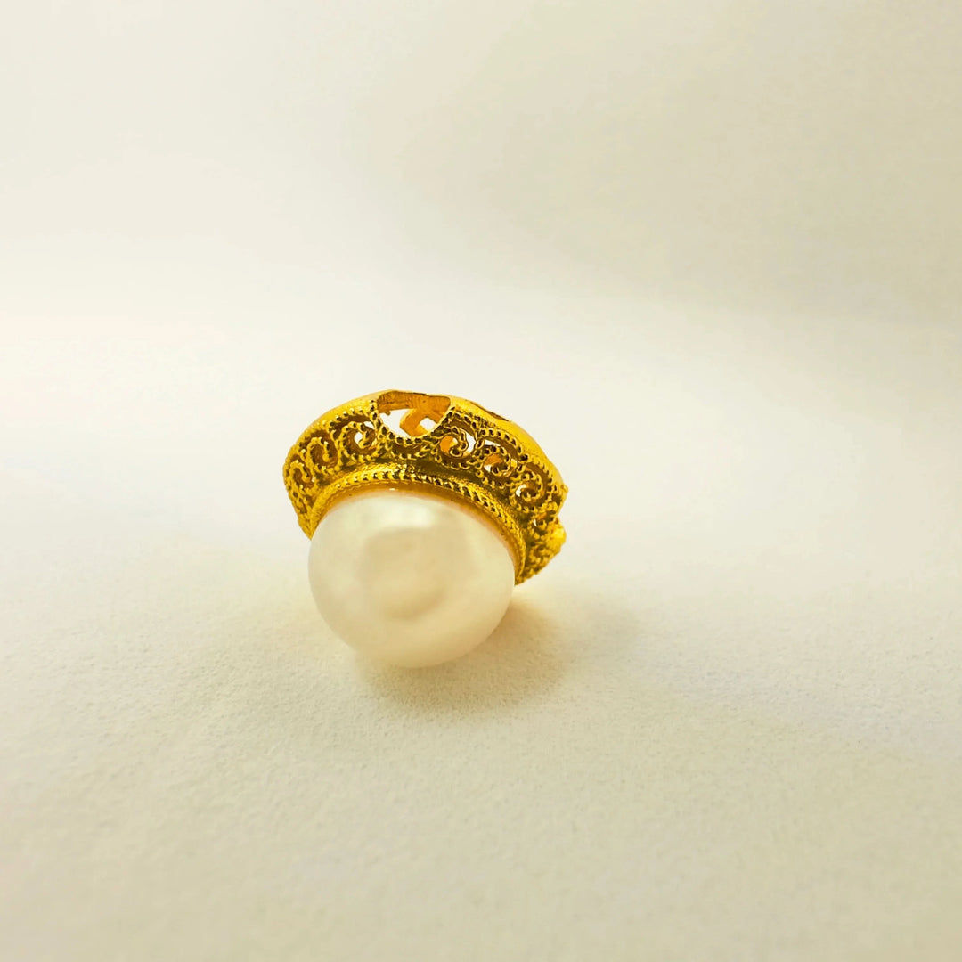 Vintage Engraved Pearl Pendant Necklace