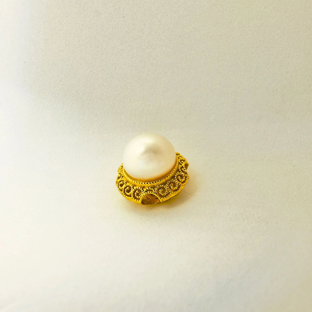 Vintage Engraved Pearl Pendant Necklace