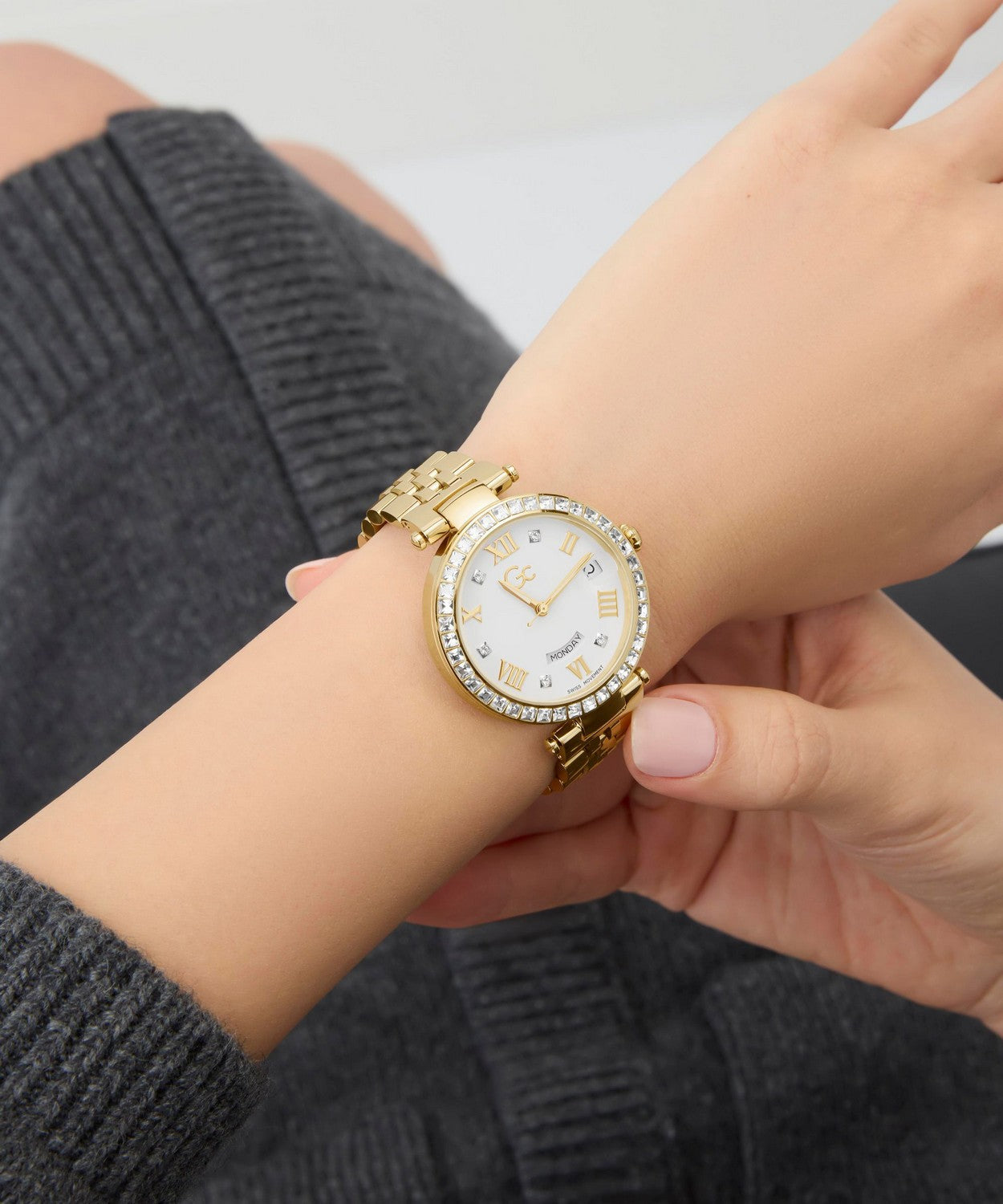 GC Dress Womens Yellow Gold Tone Watch Z01022L6