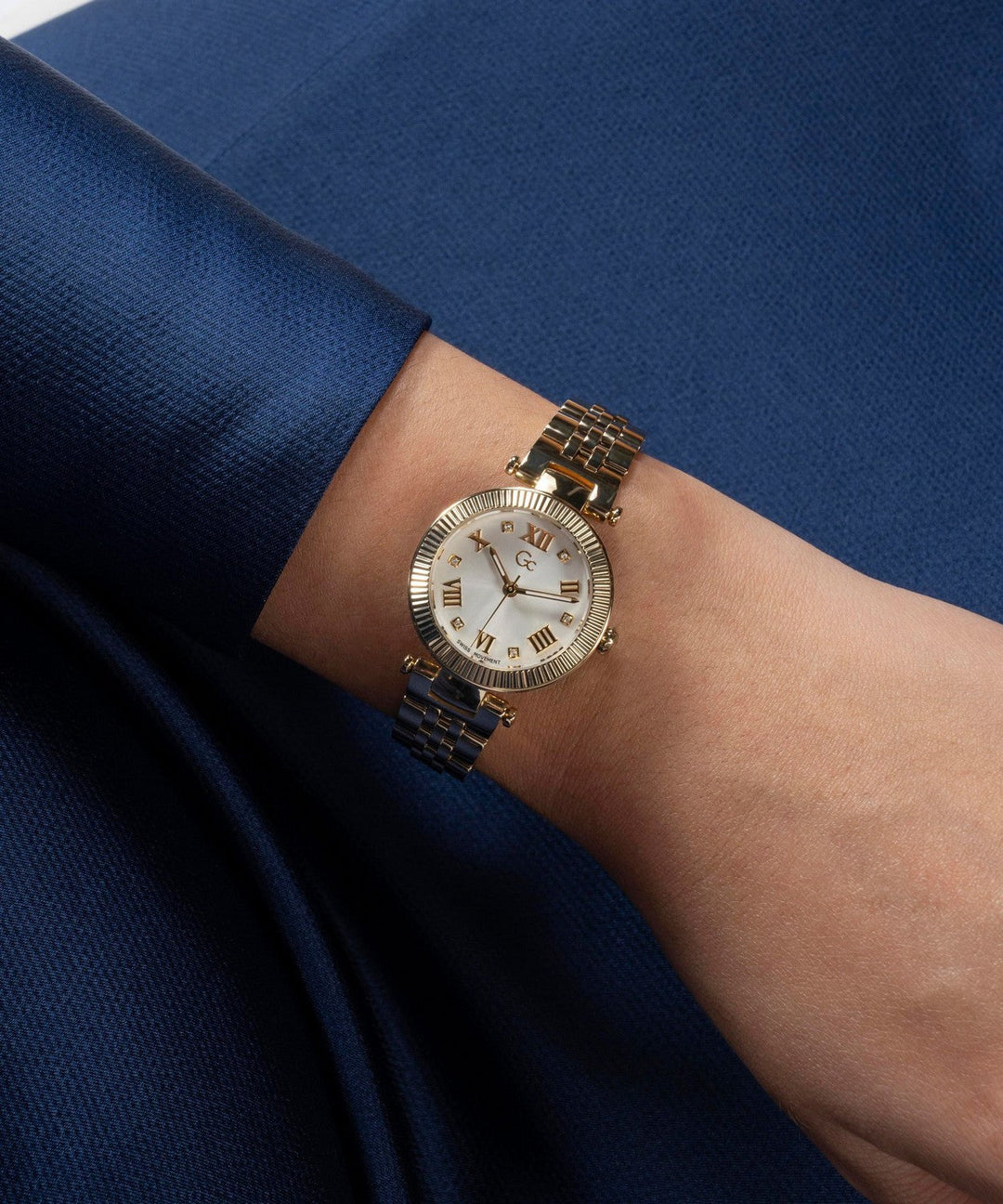 GC Dress Womens Yellow Gold Tone Watch Z02008L1MF