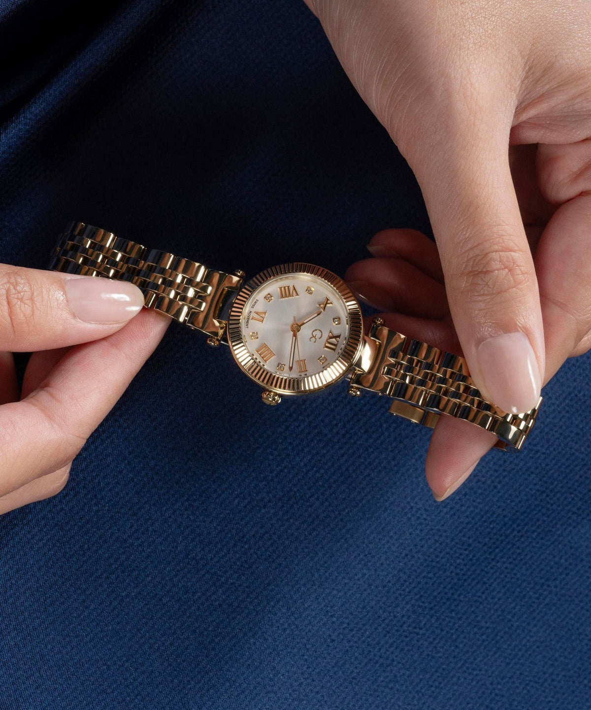 GC Dress Womens Yellow Gold Tone Watch Z02008L1MF