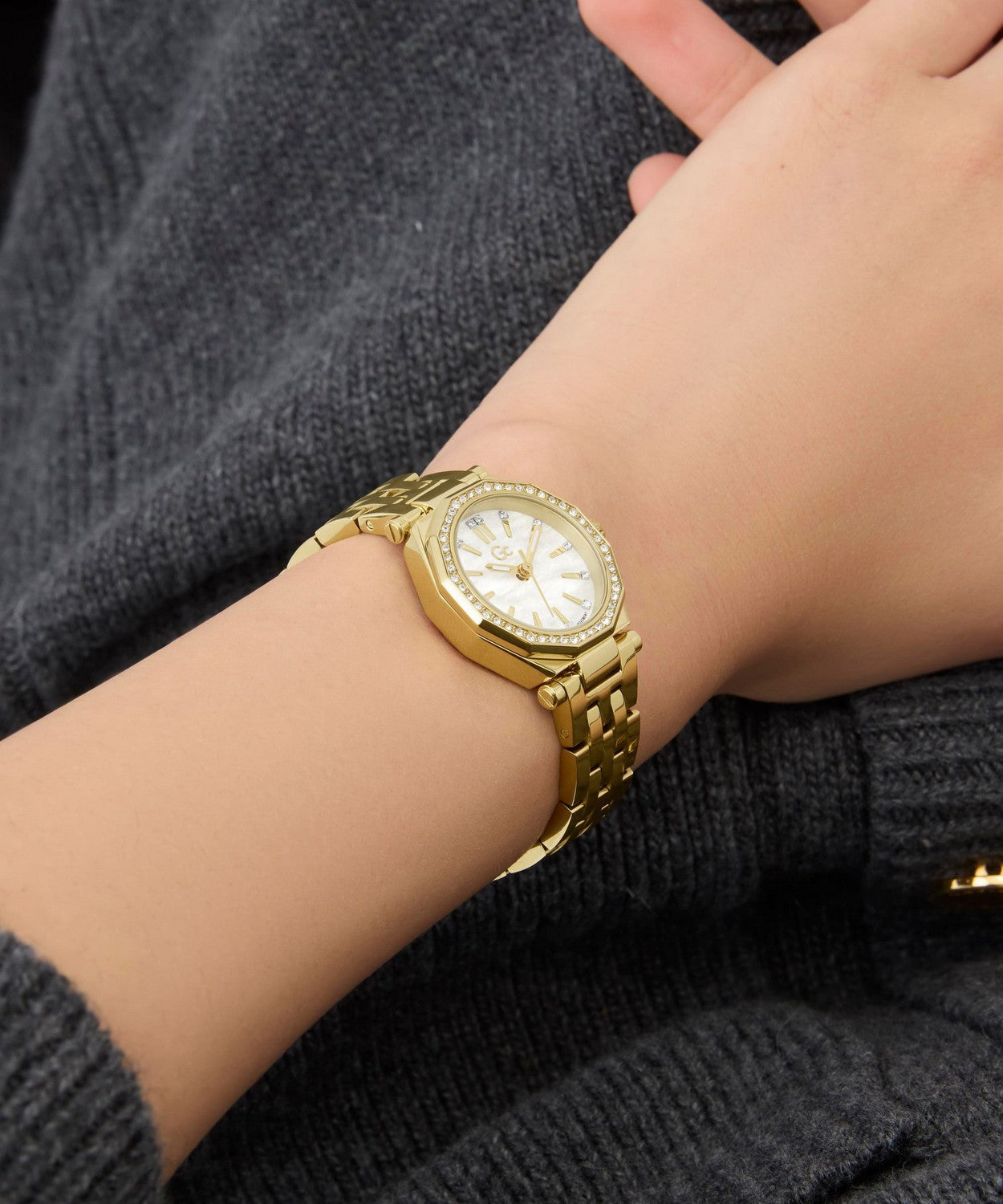 GC Dress Womens Yellow Gold Tone Watch Z54005L9