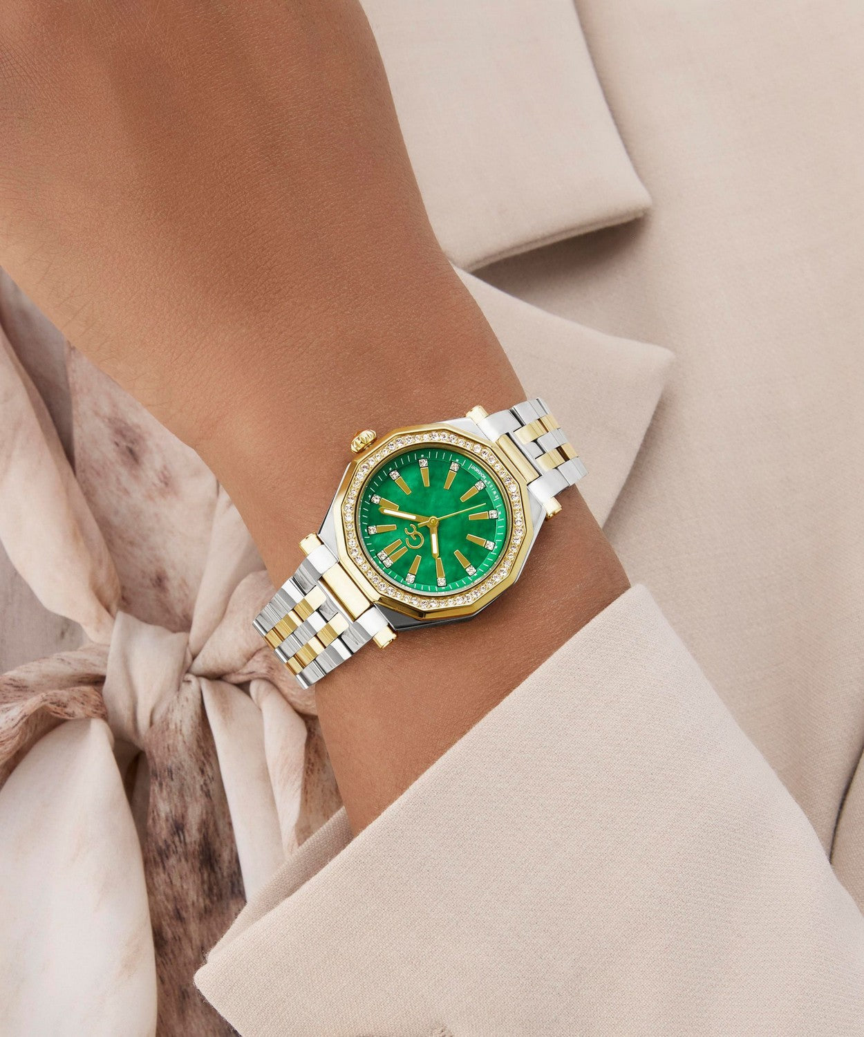 GC Dress Womens Silver & Yellow Gold Tone Watch Z55003L9