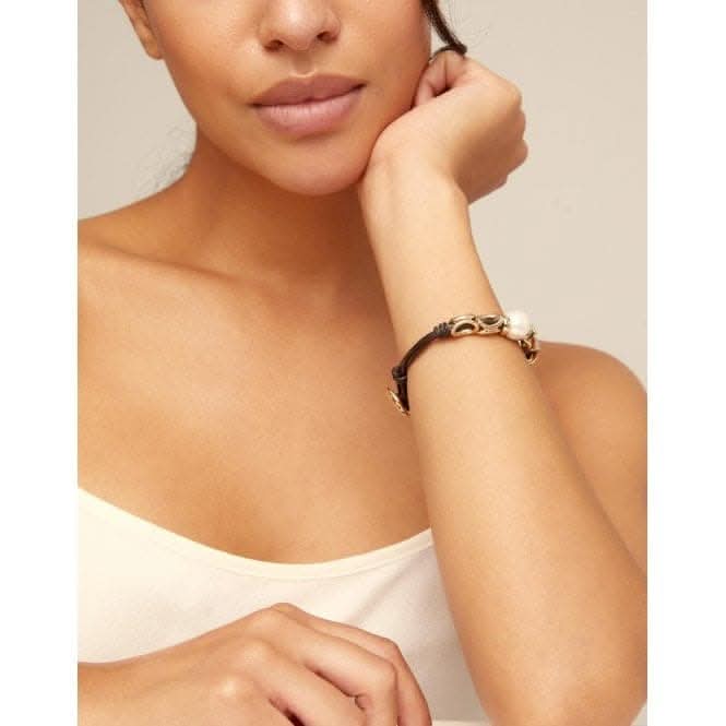 Bond White Leather Pearl Shell BraceletUNOde50PUL2345MARORO0M