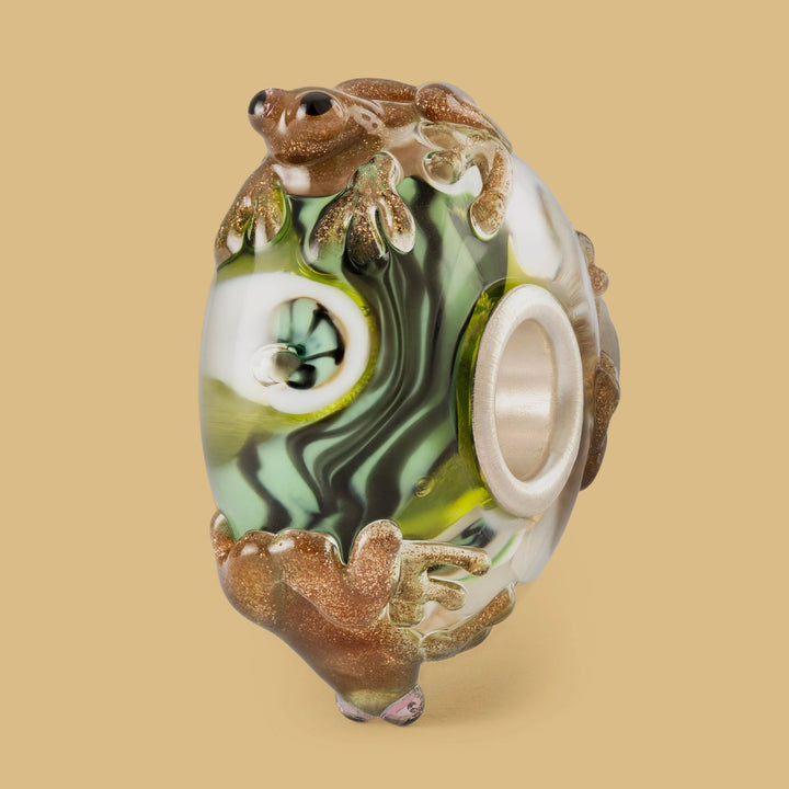 Frog's Embrace Glass Bead TGLBE - 20448TrollbeadsTGLBE - 20448