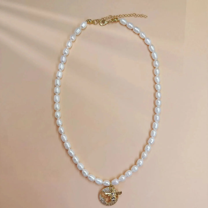 Seeds Pearl Choker Necklace with Bee Pendant