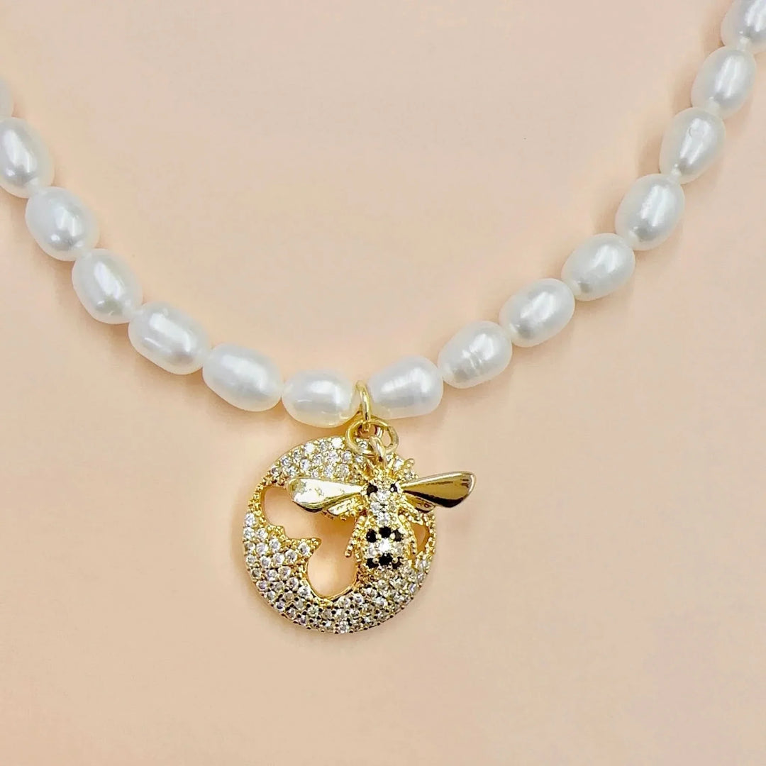 Seeds Pearl Choker Necklace with Bee Pendant