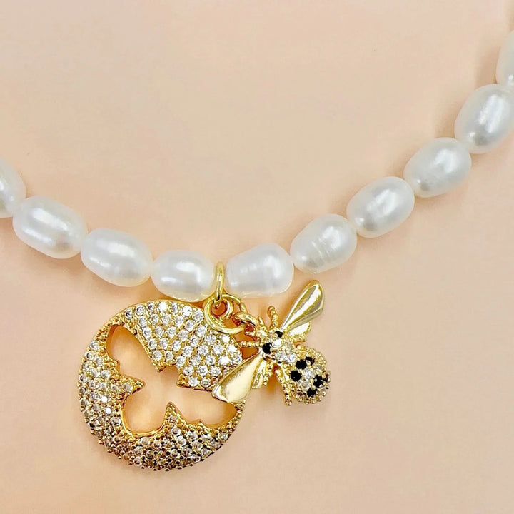 Seeds Pearl Choker Necklace with Bee Pendant