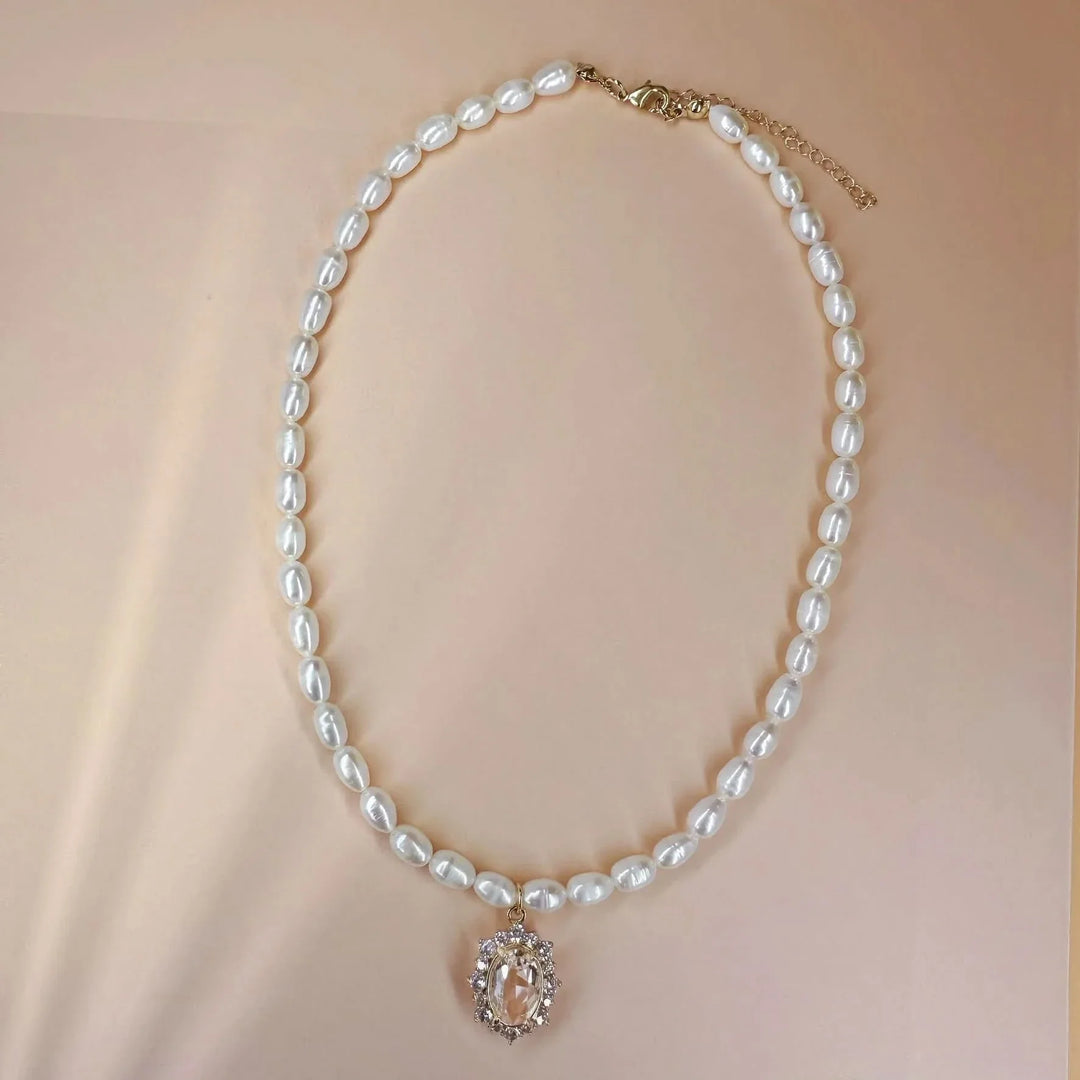 Seeds Pearl Choker Necklace with Crystal Pendant