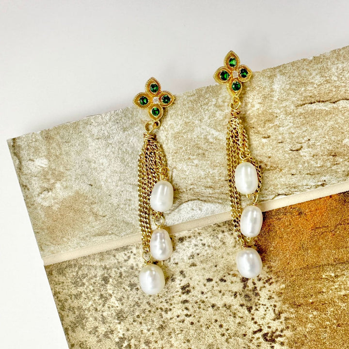 Green diamond chain drop pearl earrings