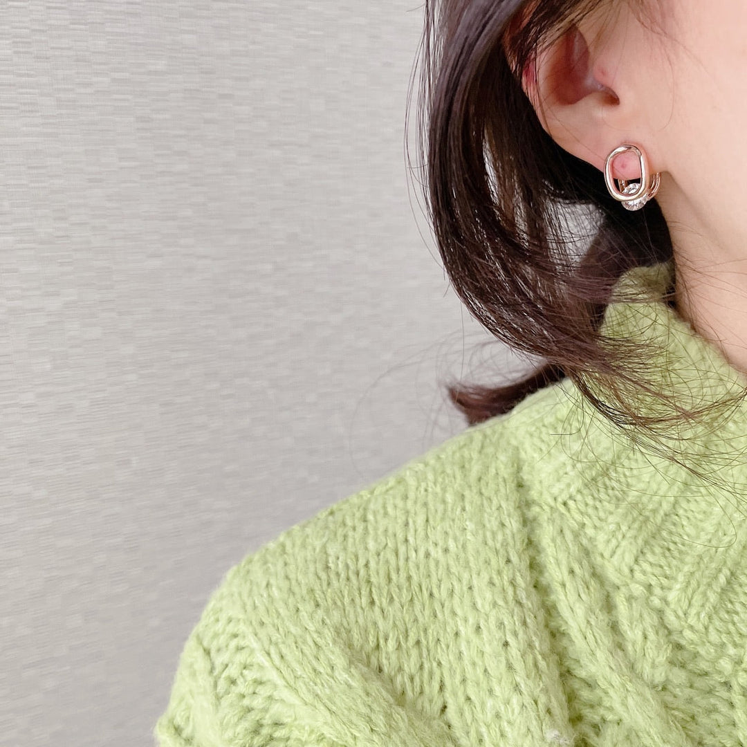 Cubic oval huggie earrings-3