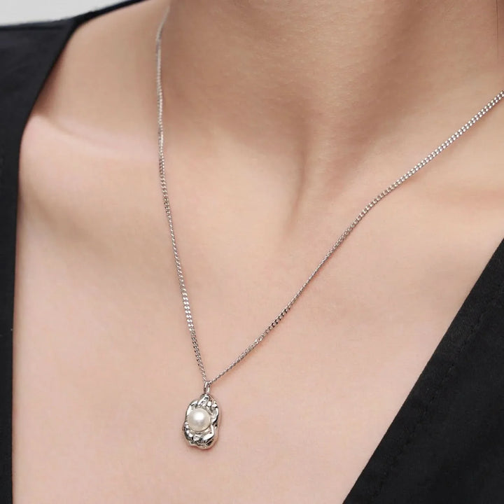 Pearl Pendant Necklace Features a Lava Design