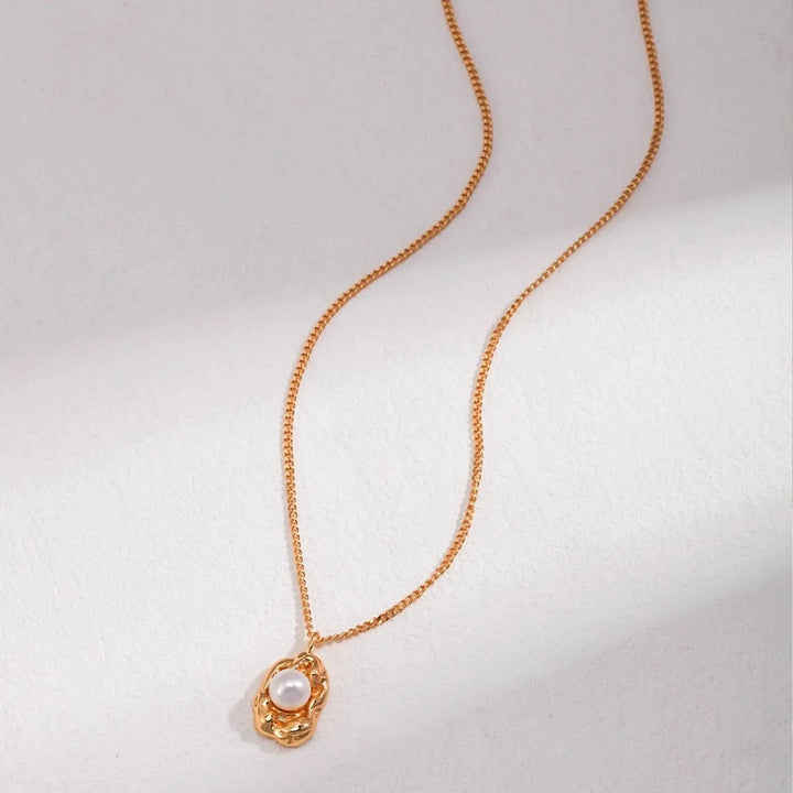 Pearl Pendant Necklace Features a Lava Design