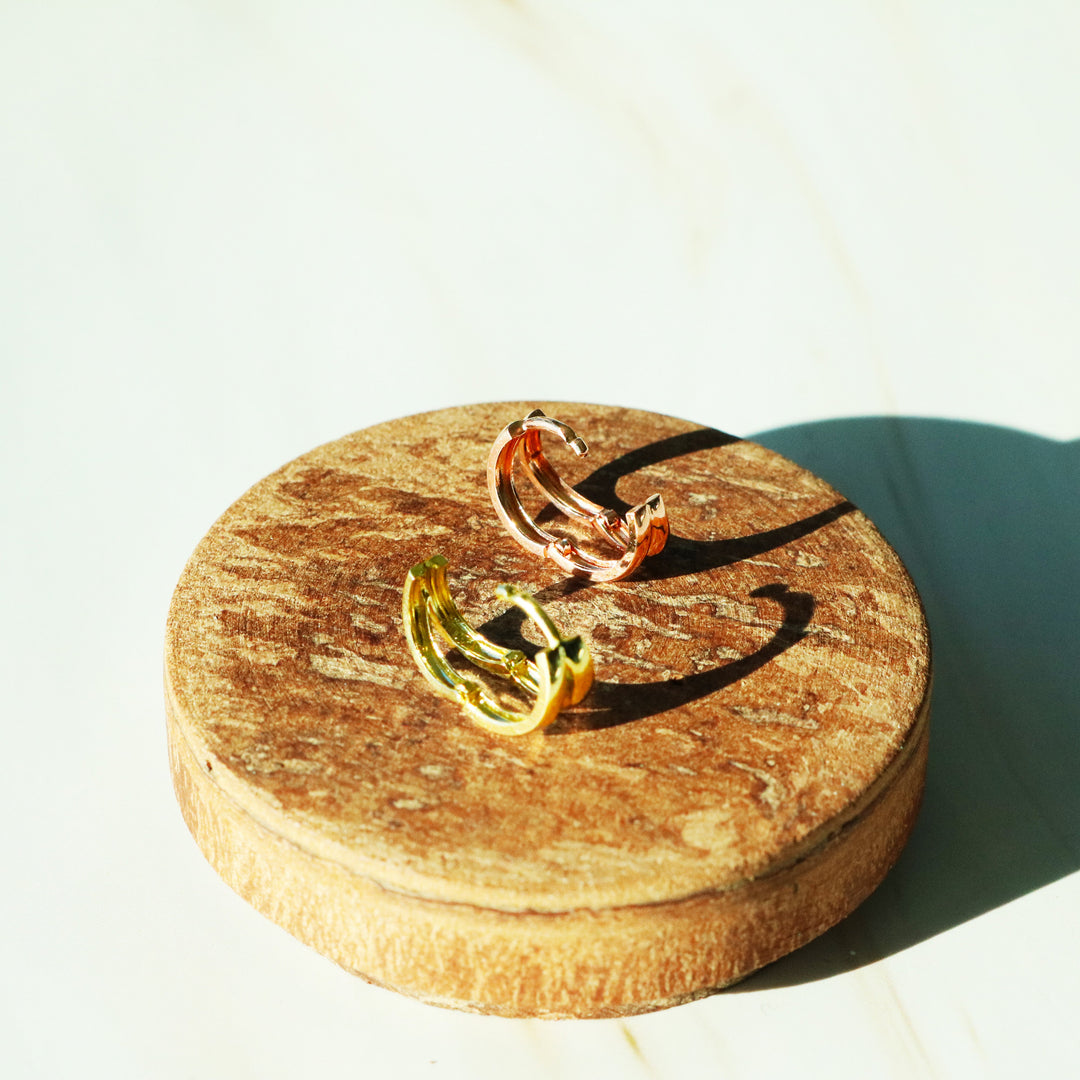 Double line huggie earring-1